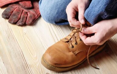 آموزش روش‌های استاندارد بستن کفش ایمنی در مجله ماه ایمن